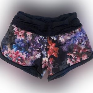 Lululemon shorts size 4